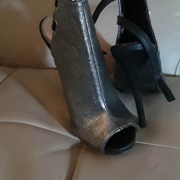 Shoes - Picture 3 of 4